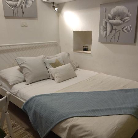 Tiny Studio In City Center Stone House Split Eksteriør billede