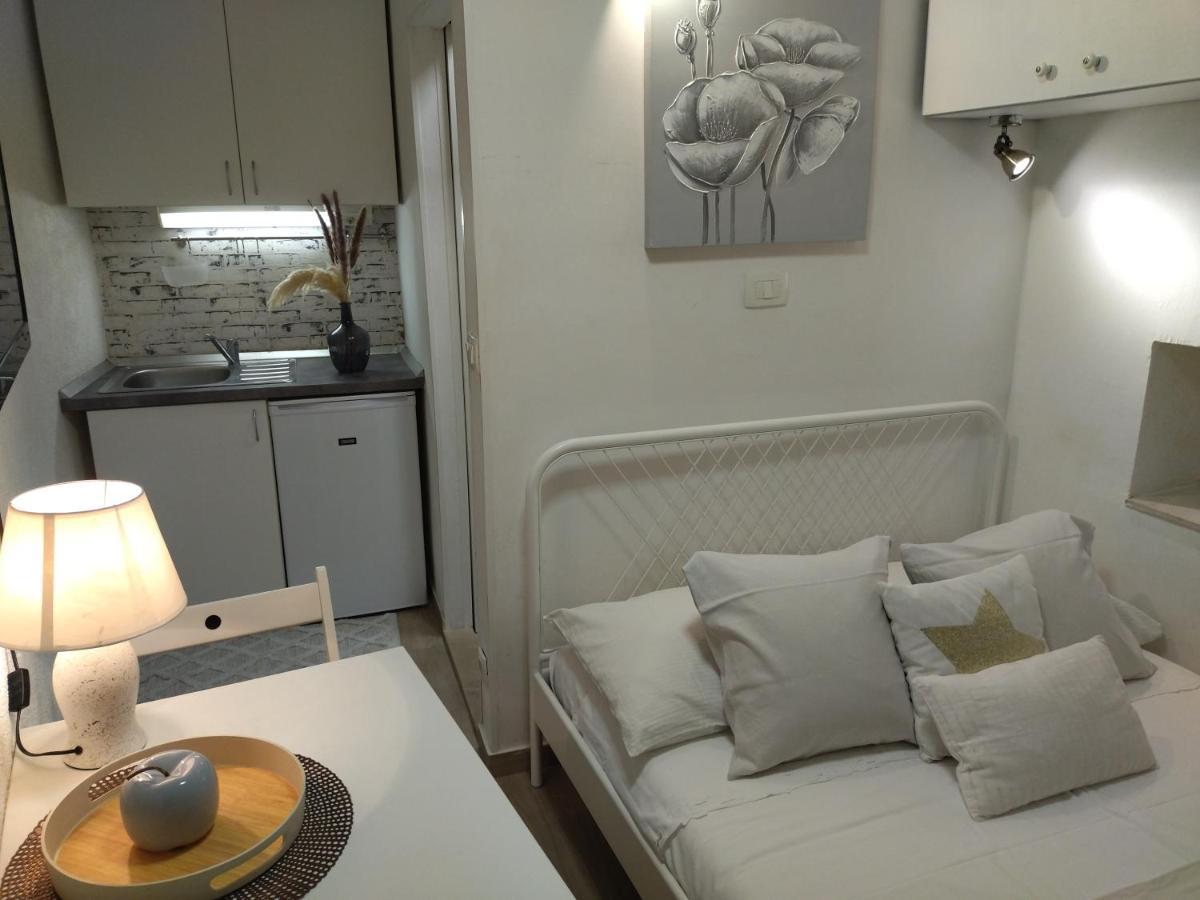 Tiny Studio In City Center Stone House Split Eksteriør billede