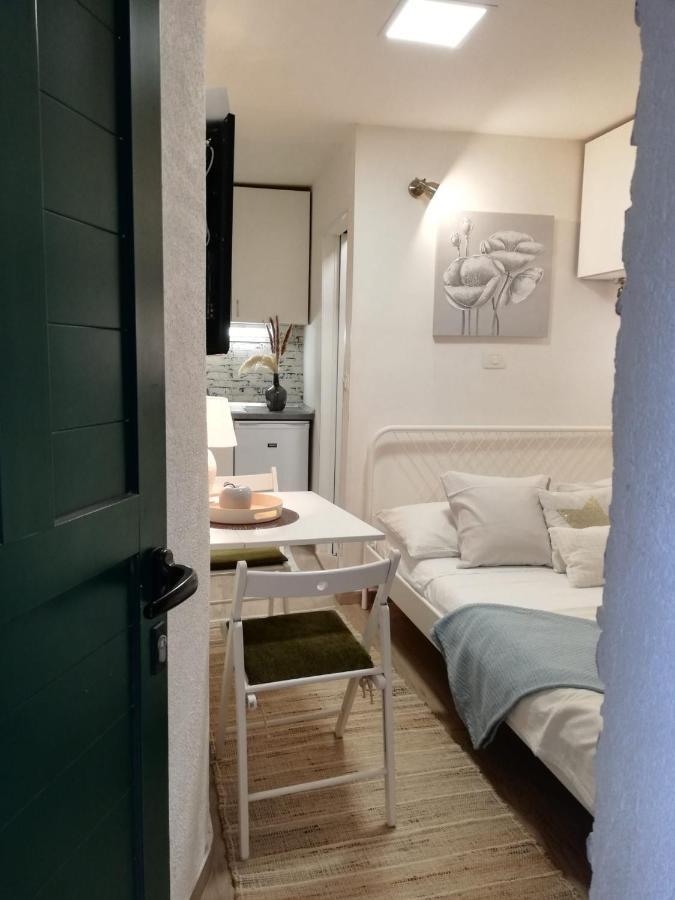 Tiny Studio In City Center Stone House Split Eksteriør billede