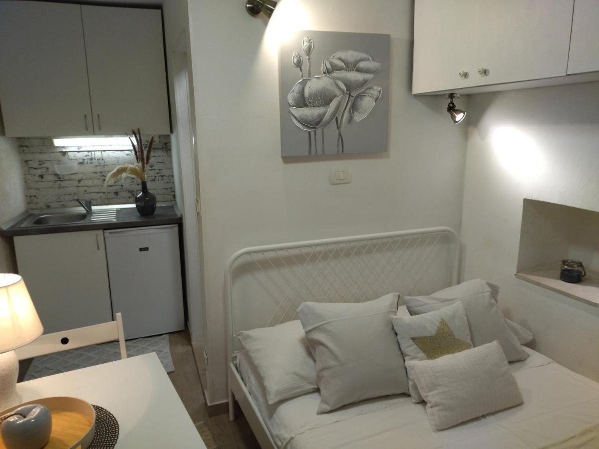 Tiny Studio In City Center Stone House Split Eksteriør billede