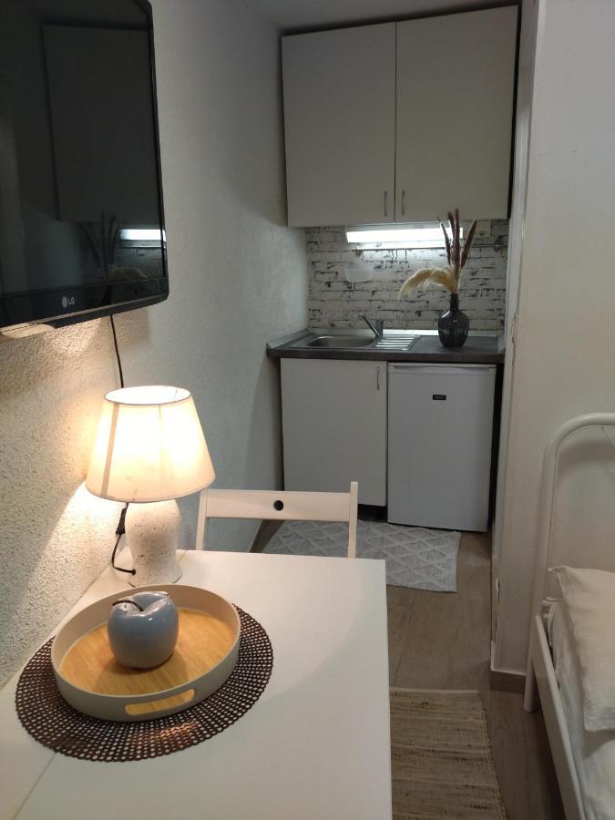 Tiny Studio In City Center Stone House Split Eksteriør billede