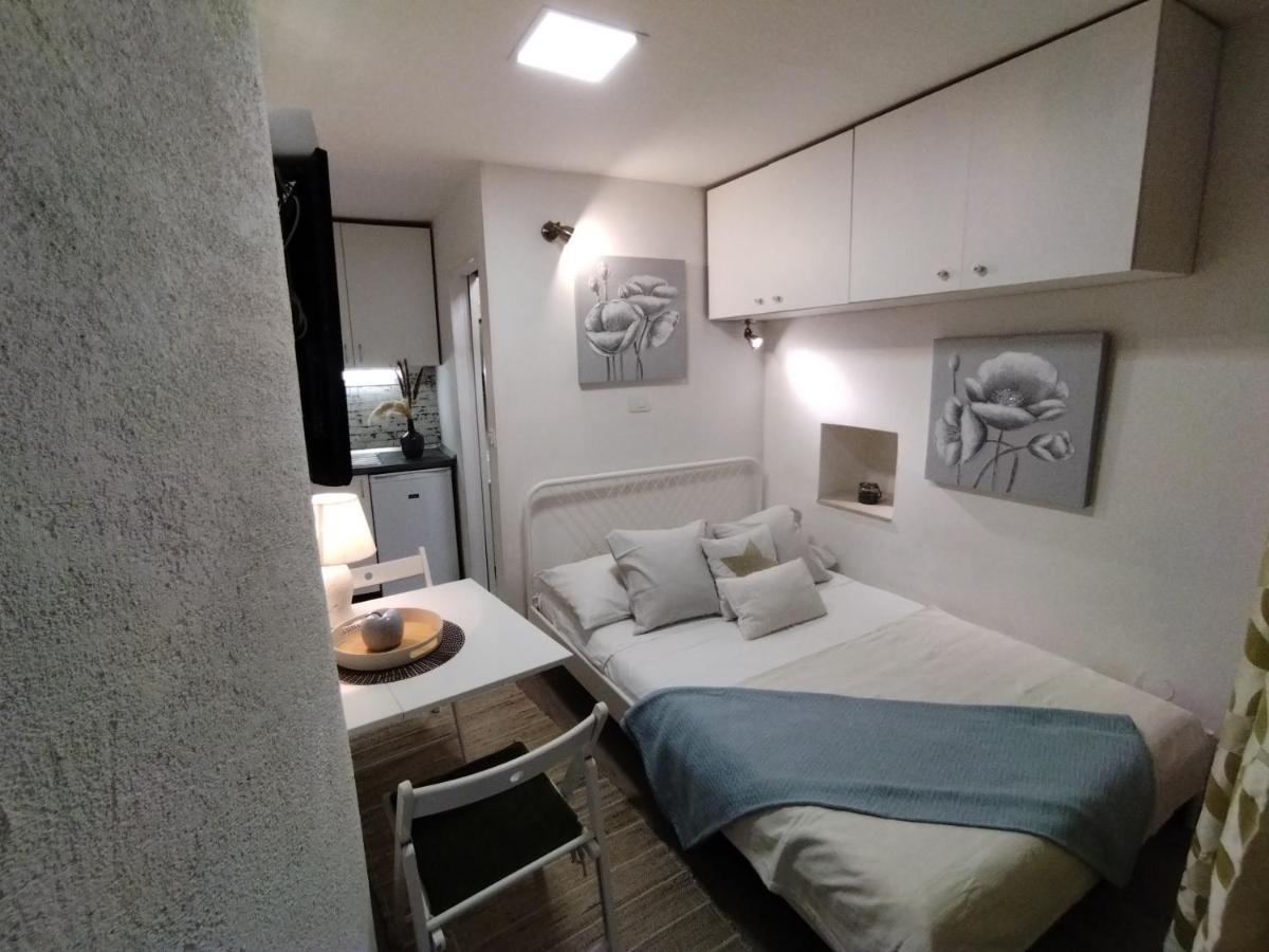 Tiny Studio In City Center Stone House Split Eksteriør billede