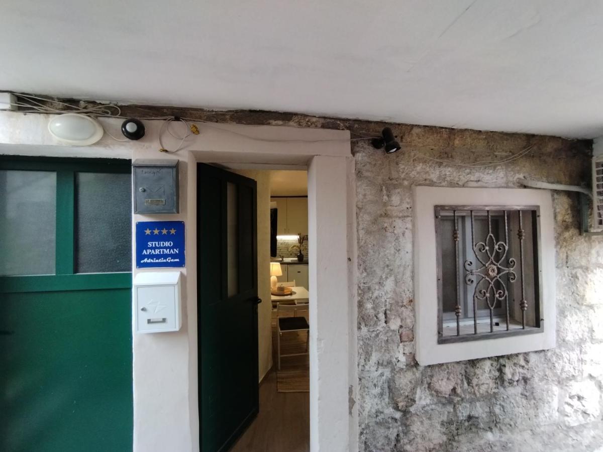 Tiny Studio In City Center Stone House Split Eksteriør billede