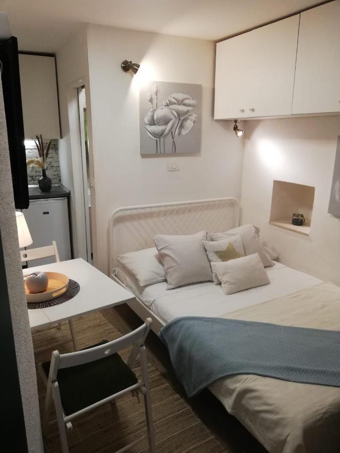 Tiny Studio In City Center Stone House Split Eksteriør billede