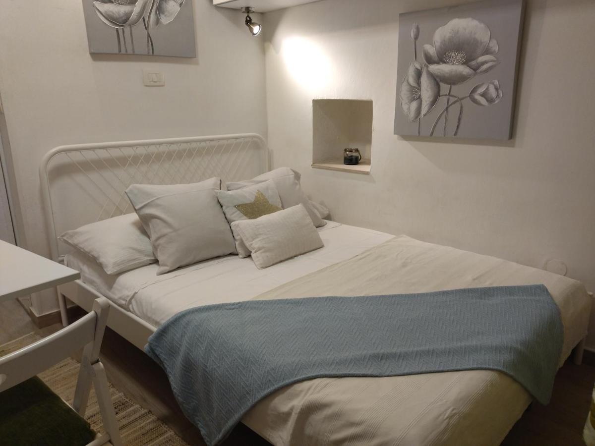 Tiny Studio In City Center Stone House Split Eksteriør billede