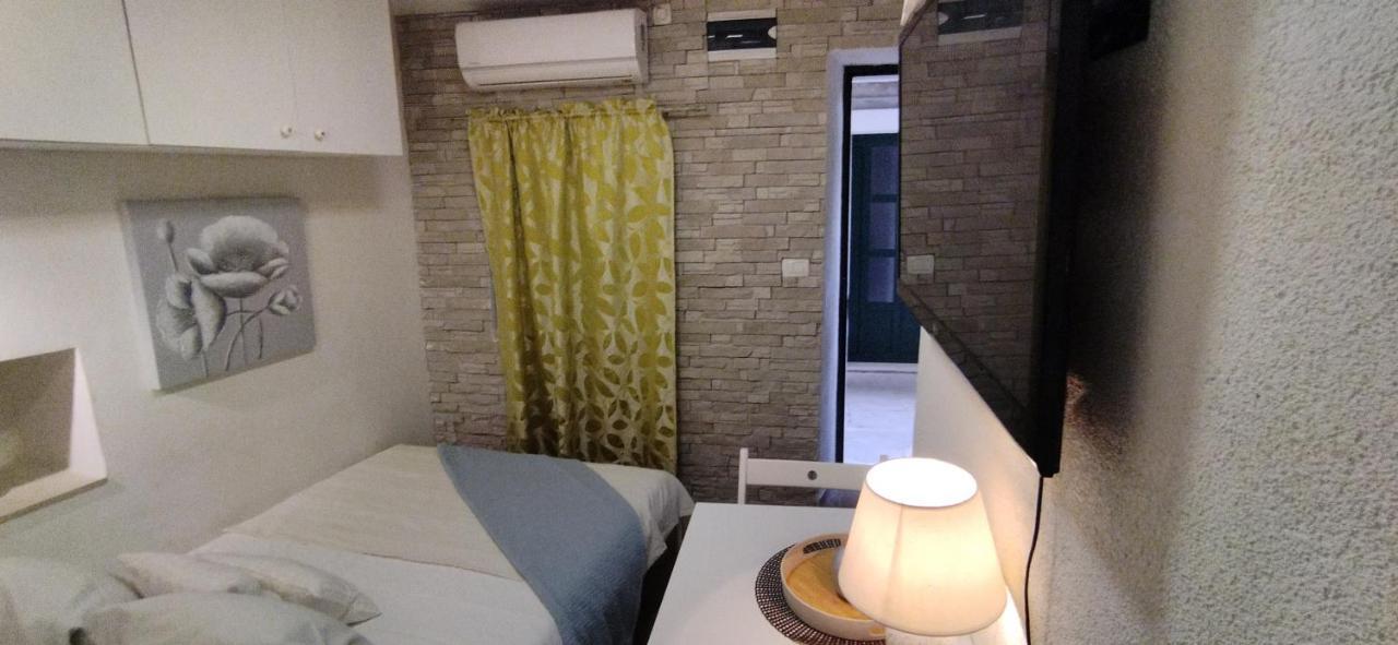 Tiny Studio In City Center Stone House Split Eksteriør billede