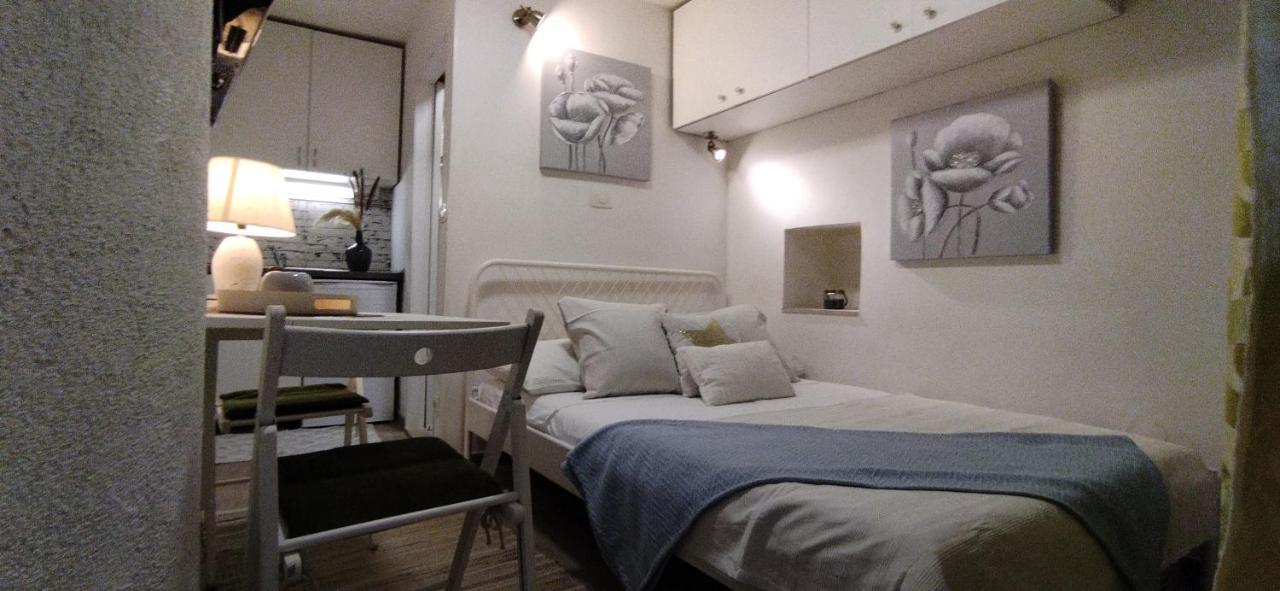 Tiny Studio In City Center Stone House Split Eksteriør billede